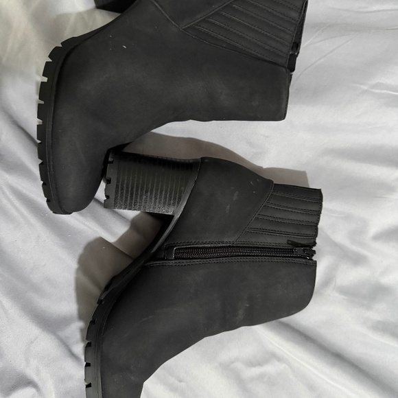 LaChateu boots - Picture 1 of 2